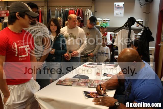 oct_11_ronnie_coleman_event_068_wm.jpg
