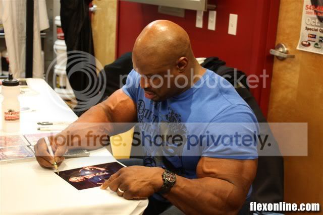oct_11_ronnie_coleman_event_065_wm.jpg